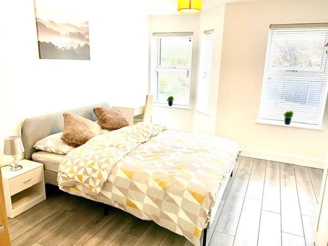 Lovely New 2 Bedroom Condo With Stunning Seaviews Penmaenmawr ภายนอก รูปภาพ