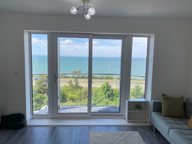 Lovely New 2 Bedroom Condo With Stunning Seaviews Penmaenmawr ภายนอก รูปภาพ