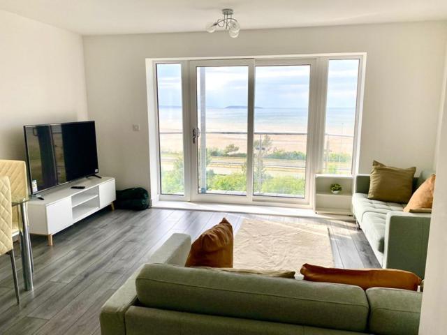Lovely New 2 Bedroom Condo With Stunning Seaviews Penmaenmawr ภายนอก รูปภาพ