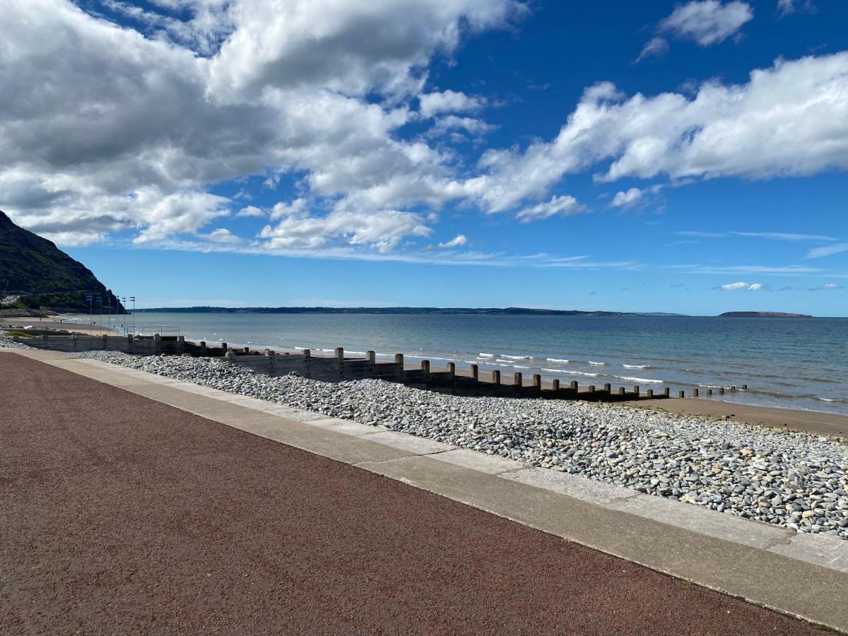 Lovely New 2 Bedroom Condo With Stunning Seaviews Penmaenmawr ภายนอก รูปภาพ