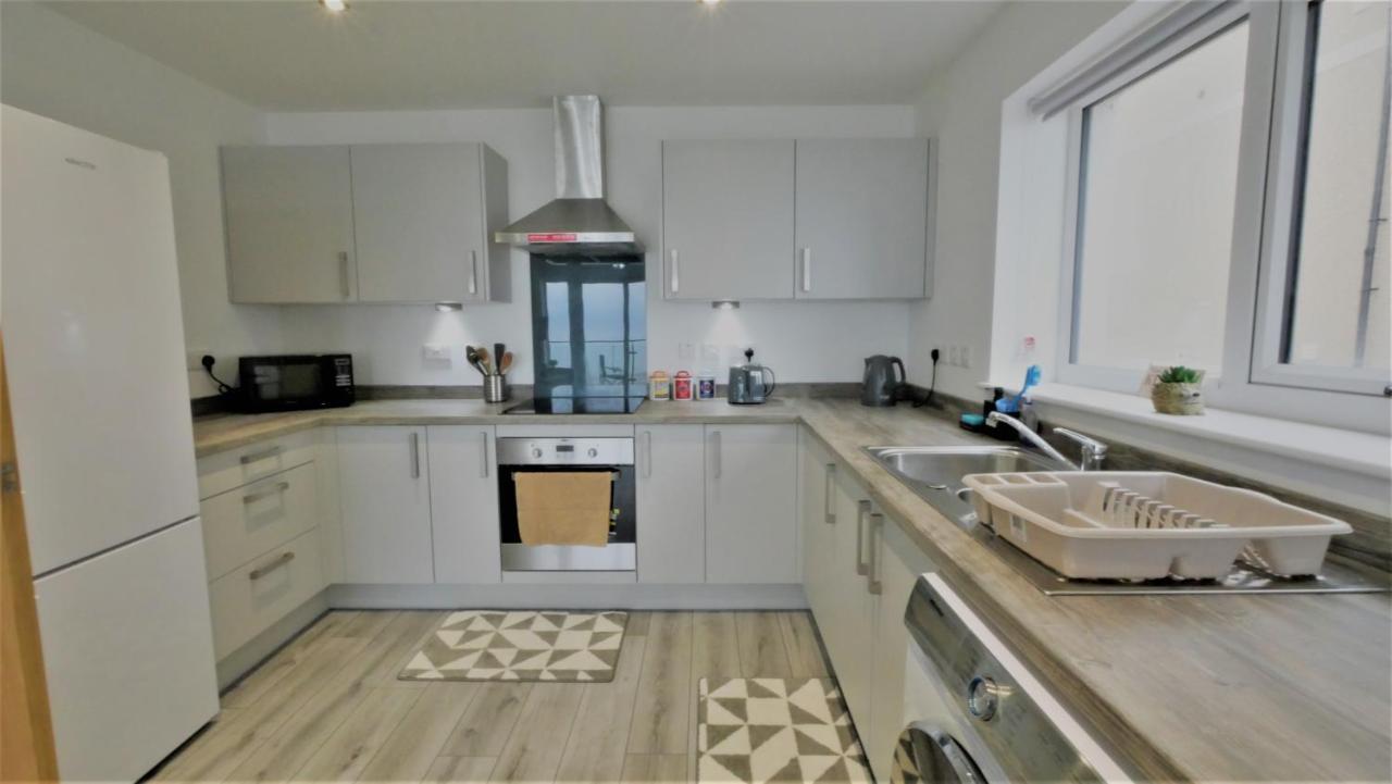 Lovely New 2 Bedroom Condo With Stunning Seaviews Penmaenmawr ภายนอก รูปภาพ