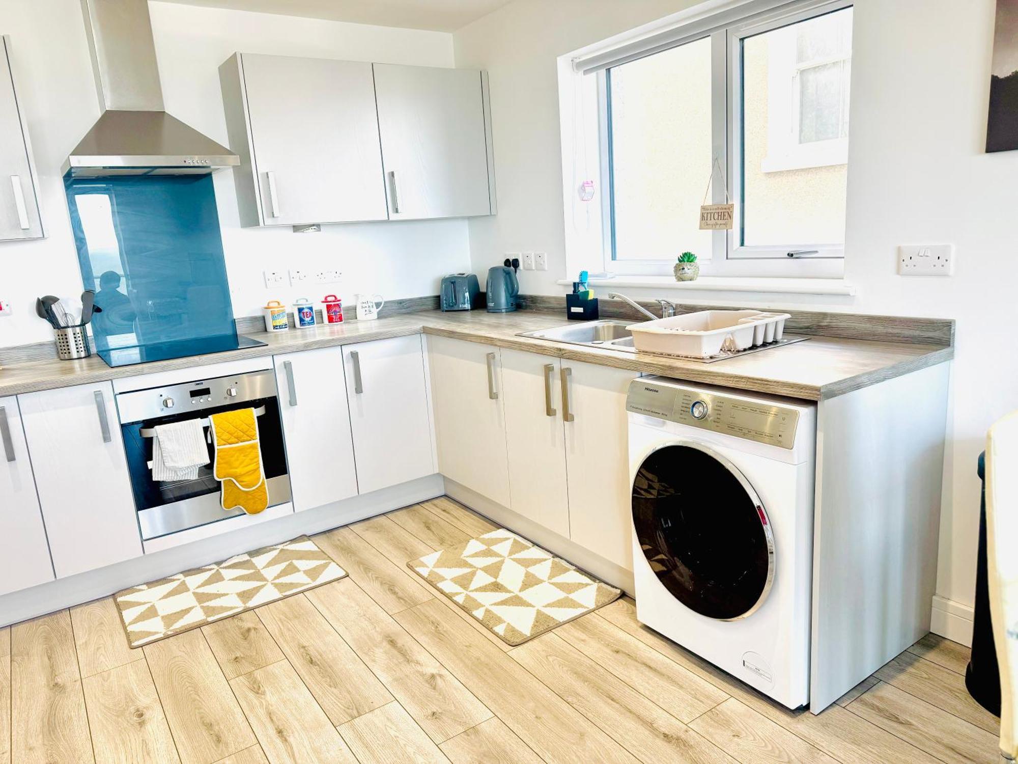 Lovely New 2 Bedroom Condo With Stunning Seaviews Penmaenmawr ภายนอก รูปภาพ